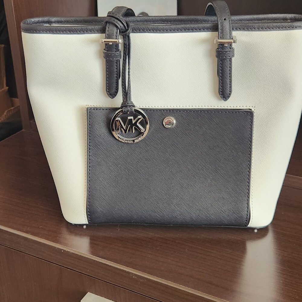 Michael Kors handbag- like new!